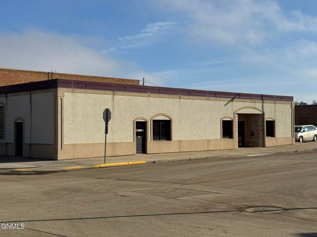 146 2nd Avenue NE, Valley City, ND 58072