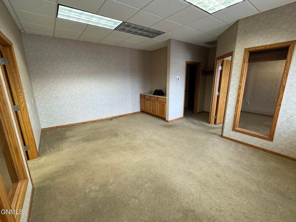 146 2nd Avenue NE, Valley City, ND 58072 photo 2