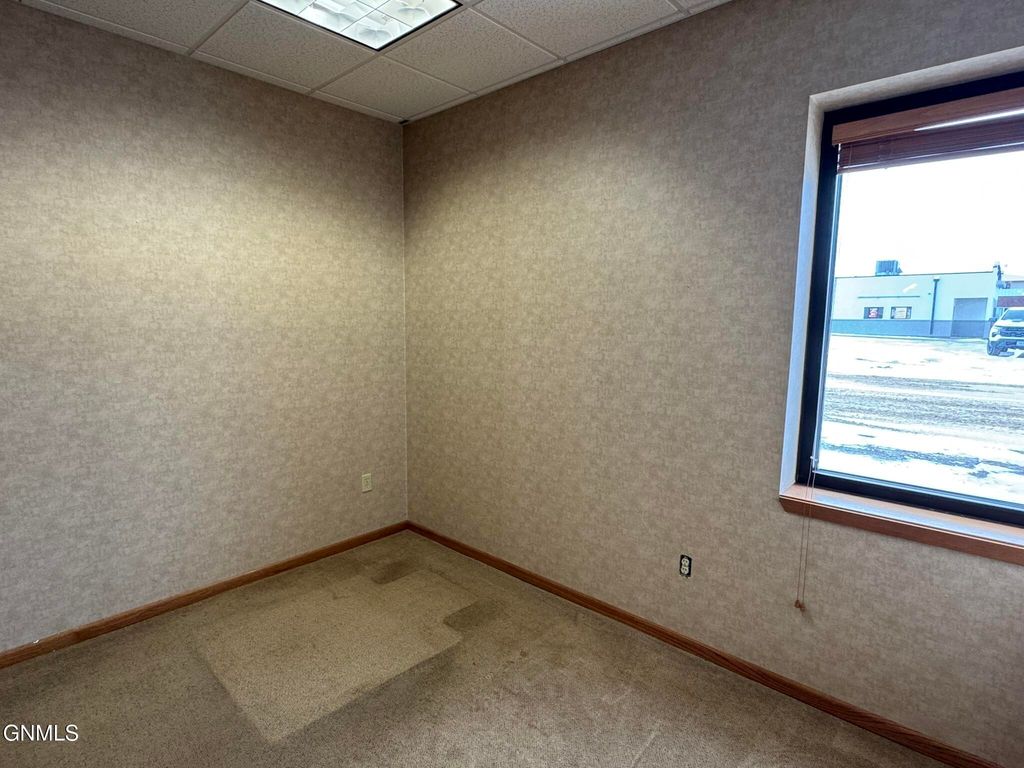 146 2nd Avenue NE, Valley City, ND 58072 photo 4