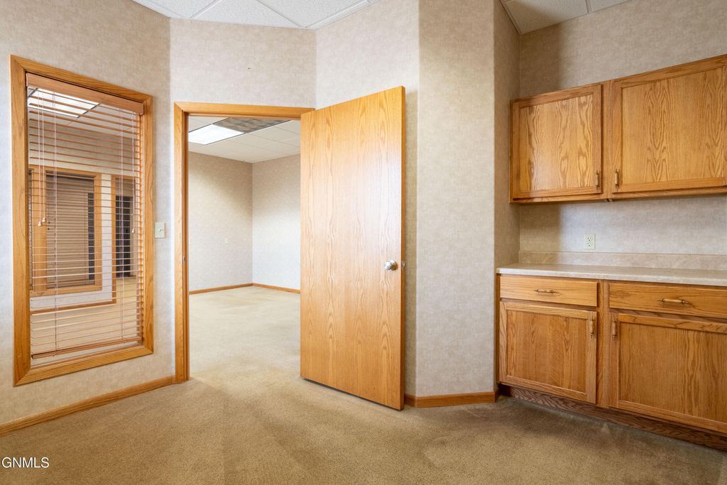 146 2nd Avenue NE, Valley City, ND 58072 photo 7