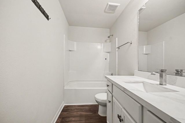 12027 Windage Drive, La Marque, TX 77568