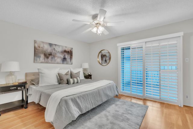 111 Roundtree Ct, Sacramento, CA 95831