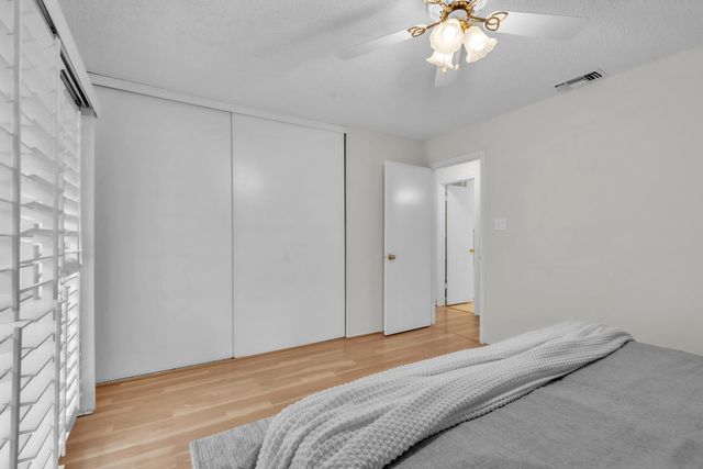 111 Roundtree Ct, Sacramento, CA 95831