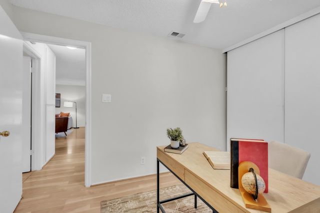 111 Roundtree Ct, Sacramento, CA 95831