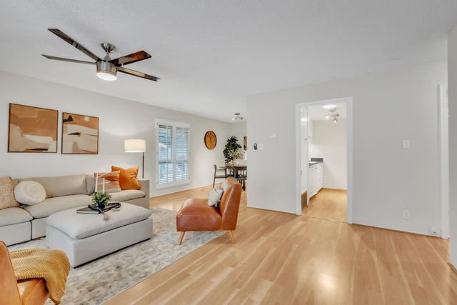 111 Roundtree Ct, Sacramento, CA 95831