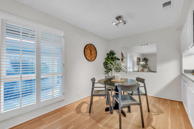 111 Roundtree Ct, Sacramento, CA 95831