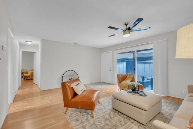 111 Roundtree Ct, Sacramento, CA 95831