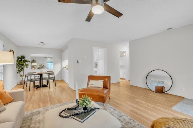 111 Roundtree Ct, Sacramento, CA 95831