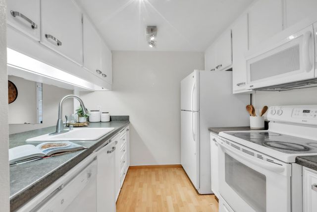 111 Roundtree Ct, Sacramento, CA 95831