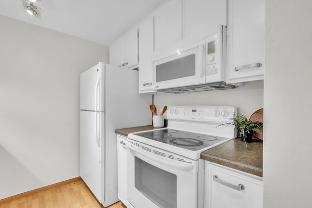 111 Roundtree Ct, Sacramento, CA 95831