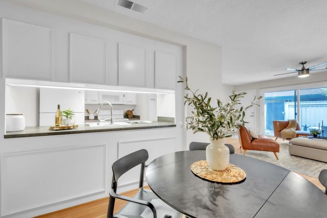 111 Roundtree Ct, Sacramento, CA 95831