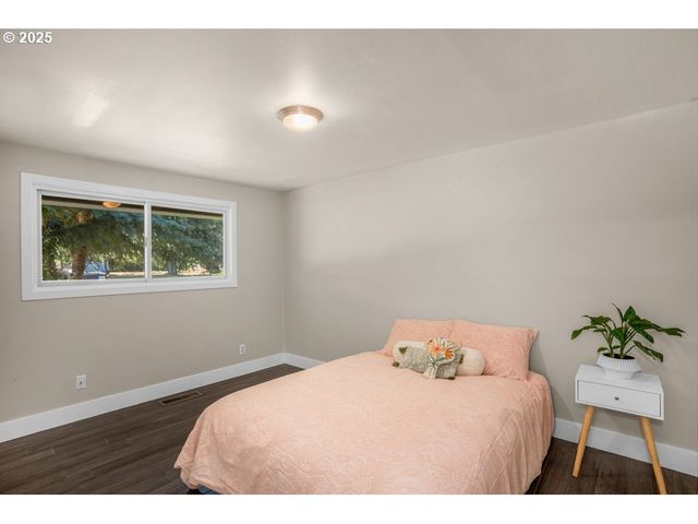 11925 Sw 7TH, Beaverton, OR 97005