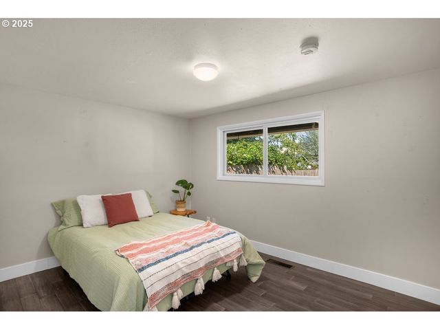 11925 Sw 7TH, Beaverton, OR 97005