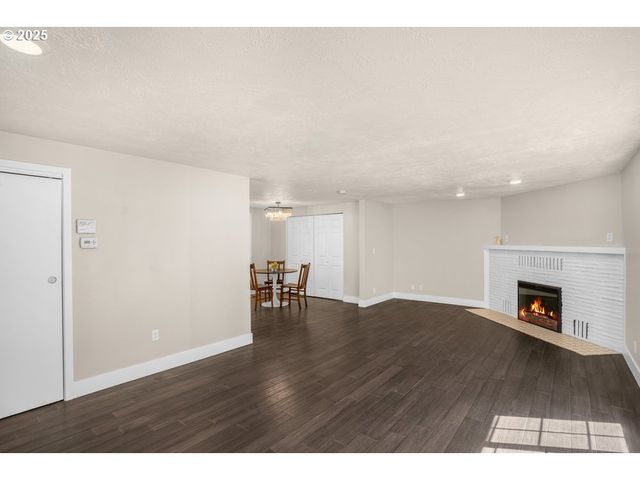 11925 Sw 7TH, Beaverton, OR 97005