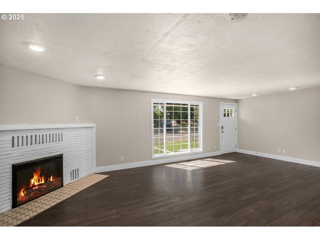 11925 Sw 7TH, Beaverton, OR 97005