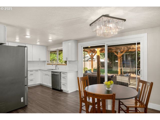 11925 Sw 7TH, Beaverton, OR 97005