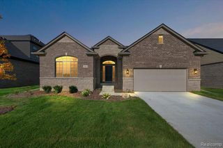 56667 Via Bellano 32, Macomb, MI 48042