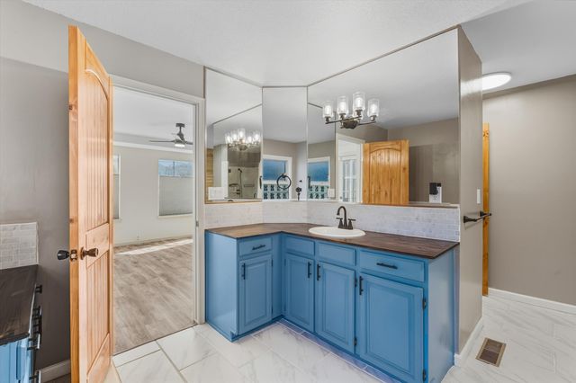 1618 Propps Street NE, Albuquerque, NM 87112