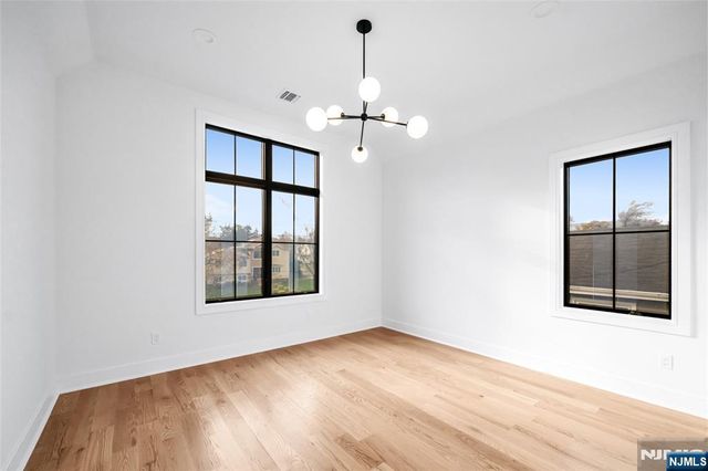 11 Garvey Place, Glen Rock, NJ 07452