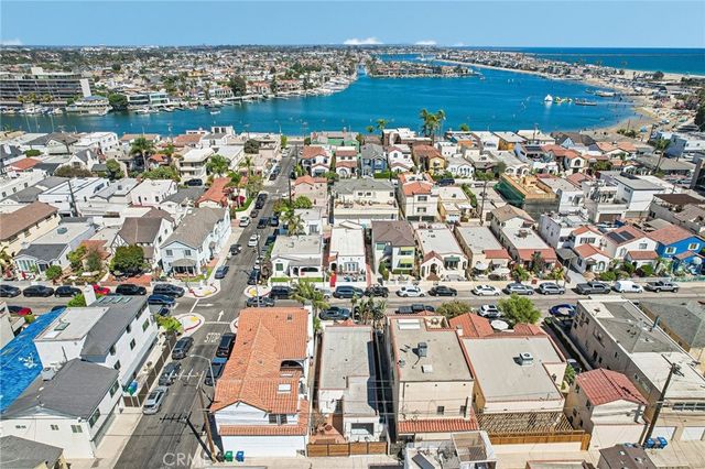 131 Santa Ana Avenue, Long Beach, CA 90803