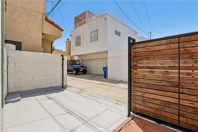 131 Santa Ana Avenue, Long Beach, CA 90803