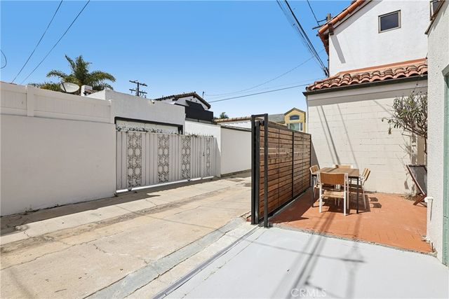 131 Santa Ana Avenue, Long Beach, CA 90803