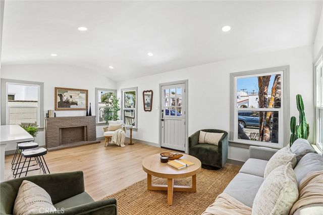 131 Santa Ana Avenue, Long Beach, CA 90803