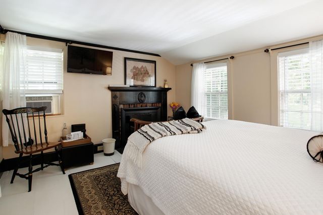 186 Route 6A, Yarmouth Port, MA 02675