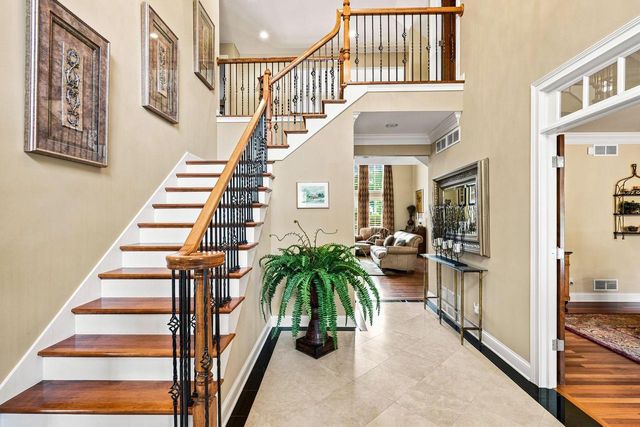 2125 Carriage Hills DRIVE, Delafield, WI 53018