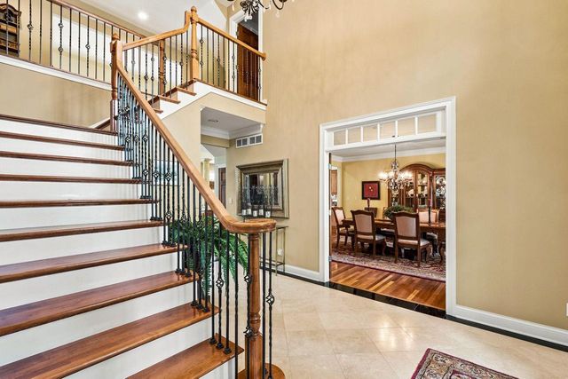 2125 Carriage Hills DRIVE, Delafield, WI 53018