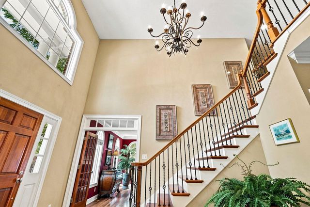 2125 Carriage Hills DRIVE, Delafield, WI 53018