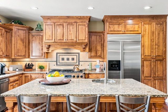 2125 Carriage Hills DRIVE, Delafield, WI 53018