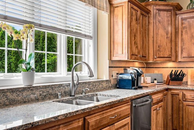 2125 Carriage Hills DRIVE, Delafield, WI 53018