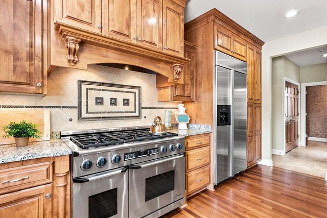 2125 Carriage Hills DRIVE, Delafield, WI 53018