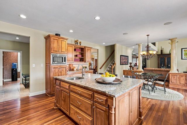 2125 Carriage Hills DRIVE, Delafield, WI 53018