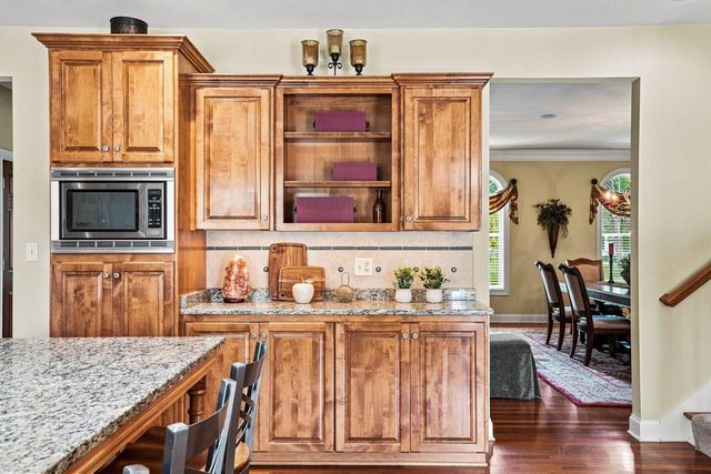 2125 Carriage Hills DRIVE, Delafield, WI 53018