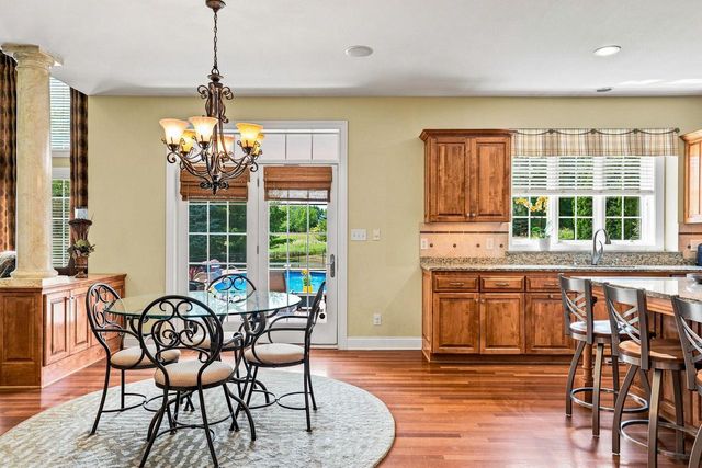 2125 Carriage Hills DRIVE, Delafield, WI 53018