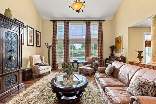 2125 Carriage Hills DRIVE, Delafield, WI 53018