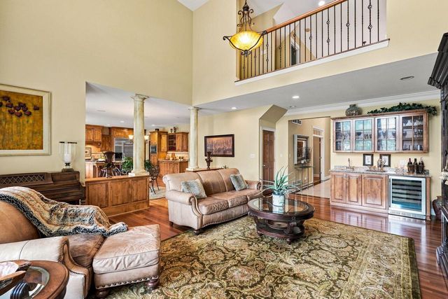 2125 Carriage Hills DRIVE, Delafield, WI 53018