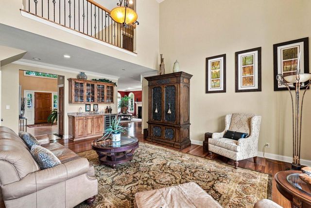 2125 Carriage Hills DRIVE, Delafield, WI 53018