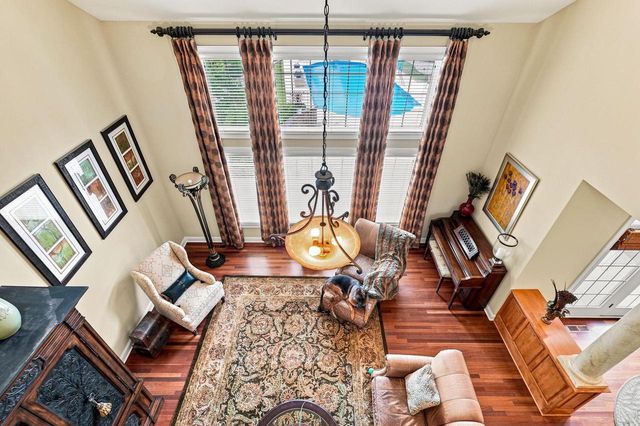 2125 Carriage Hills DRIVE, Delafield, WI 53018