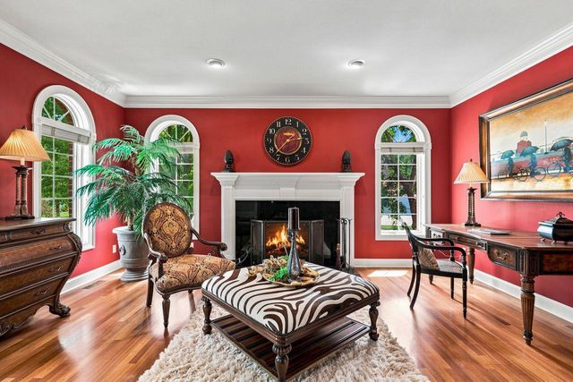 2125 Carriage Hills DRIVE, Delafield, WI 53018