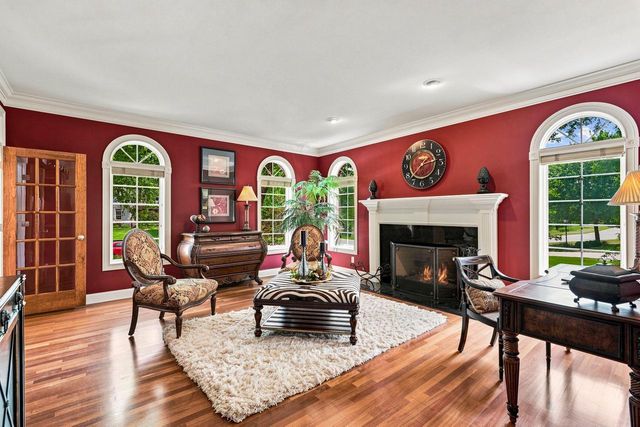 2125 Carriage Hills DRIVE, Delafield, WI 53018