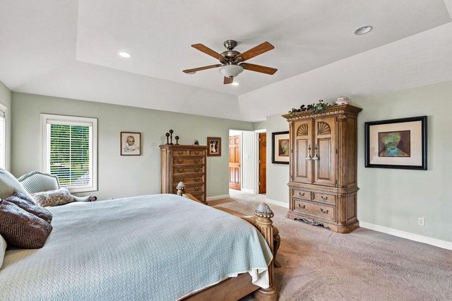 2125 Carriage Hills DRIVE, Delafield, WI 53018