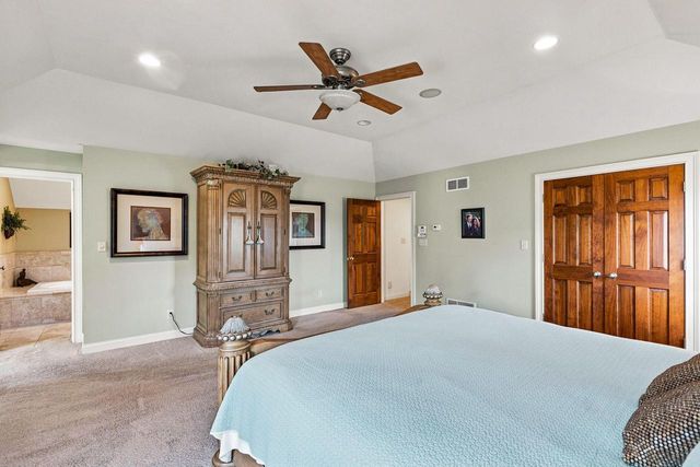 2125 Carriage Hills DRIVE, Delafield, WI 53018