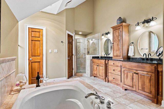 2125 Carriage Hills DRIVE, Delafield, WI 53018