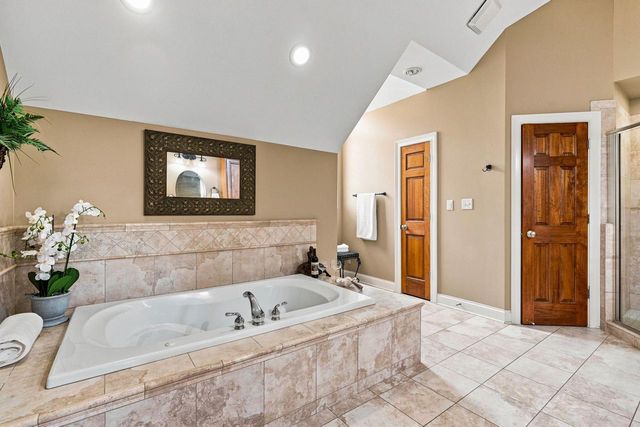 2125 Carriage Hills DRIVE, Delafield, WI 53018