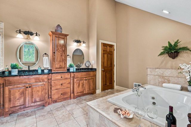 2125 Carriage Hills DRIVE, Delafield, WI 53018