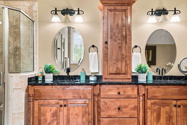 2125 Carriage Hills DRIVE, Delafield, WI 53018