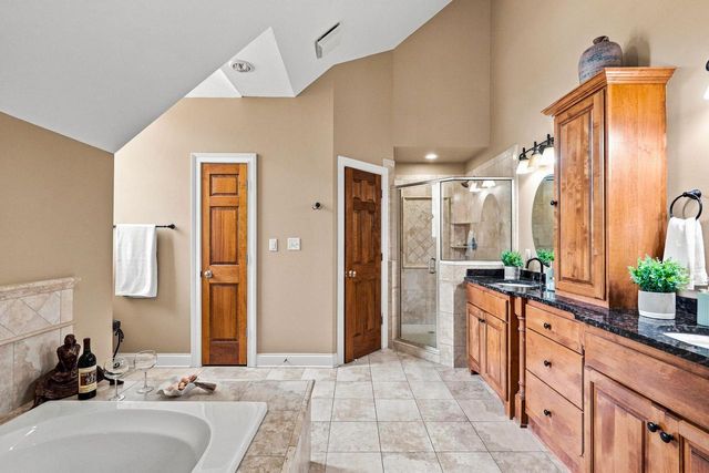 2125 Carriage Hills DRIVE, Delafield, WI 53018